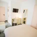 Hotel Du Port Villeneuve