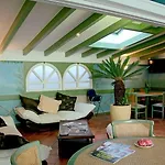 Hotel Du Port Villeneuve