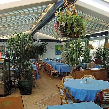 Hotel Du Port Villeneuve