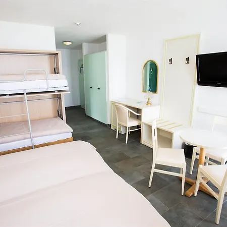 Du Port Hotel 3*
