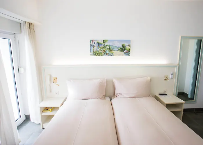 Hotel Du Port Villeneuve