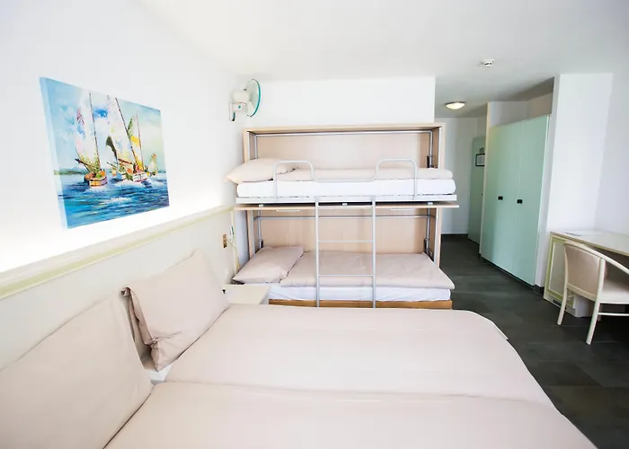 Hotel Du Port Villeneuve