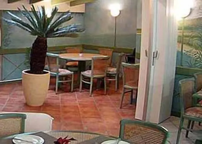 都港酒店 3* 维伦纽夫