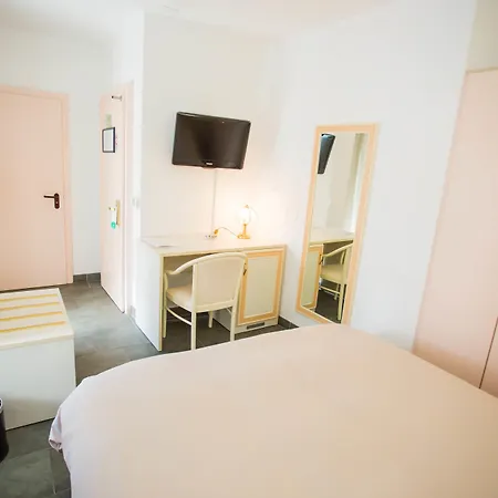 Hotel Du Port Villeneuve