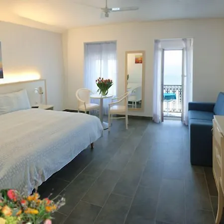 Ξενοδοχείο Du Port 3*