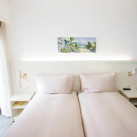 Hotel Du Port Villeneuve