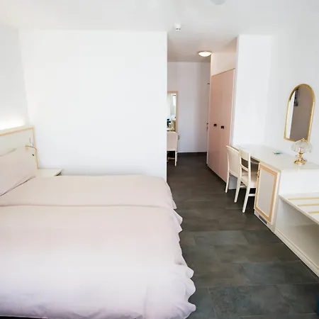 Ξενοδοχείο Du Port 3*