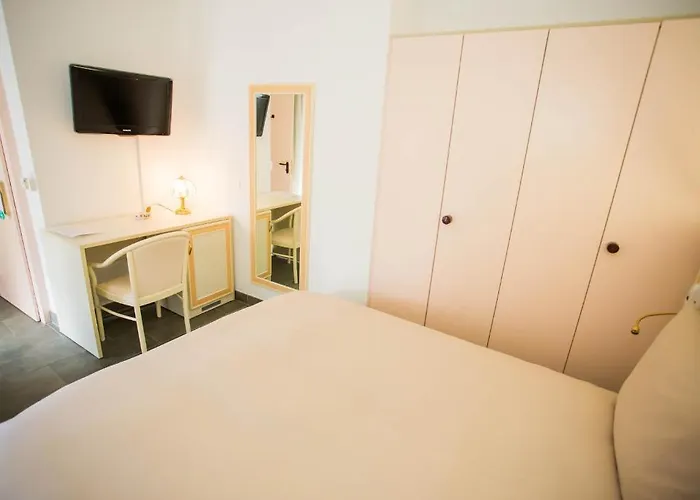 Hotel Du Port Villeneuve